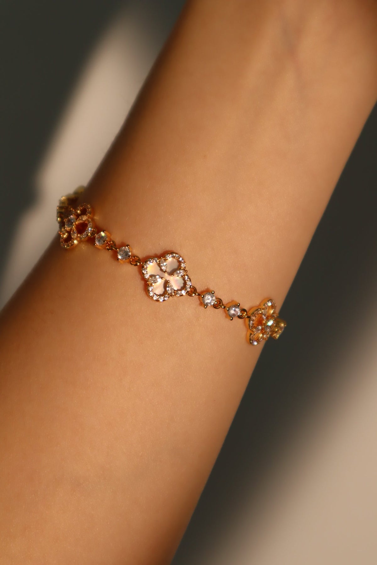 14K Real Gold Plated Lucky Leaf Shell Pearls Bracelet