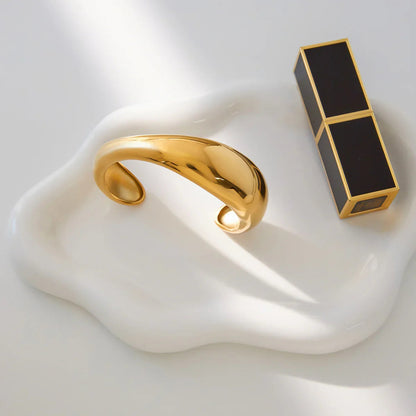 Jessa Sculpted Gold Bangle