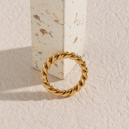 Melody Gold Twist Ring