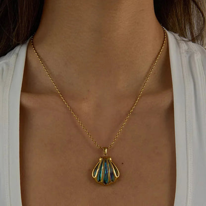 Nixie Gold Seashell Pendant